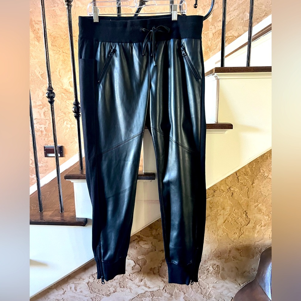 Blanc Noir faux leather joggers Large